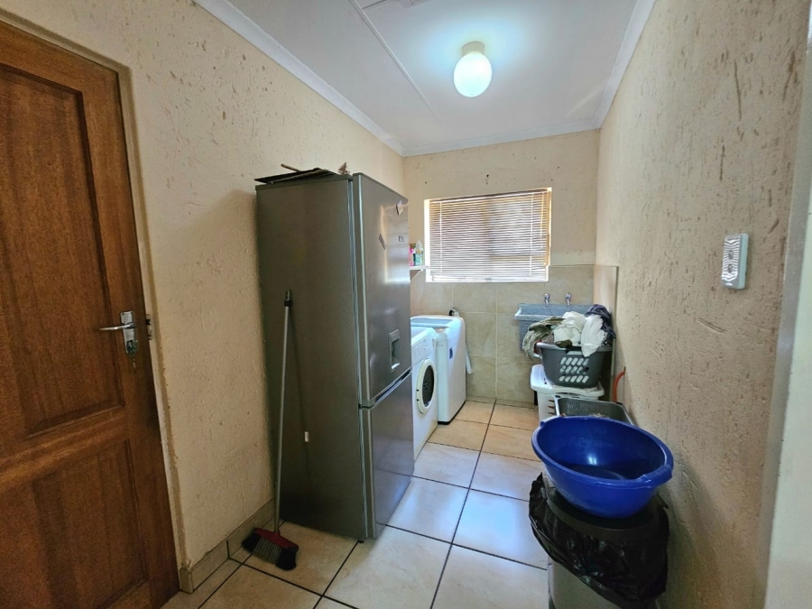 5 Bedroom Property for Sale in Miederpark North West